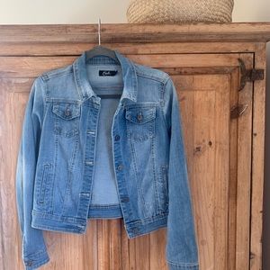 light cropped denim jacket